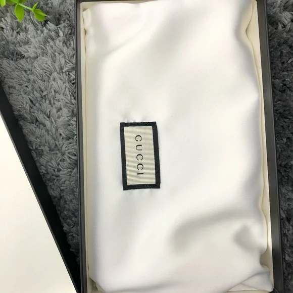 Gucci GG Marmont bifold Wallet Case iPhone 7/8 Case with interior card - Picture 13 of 15